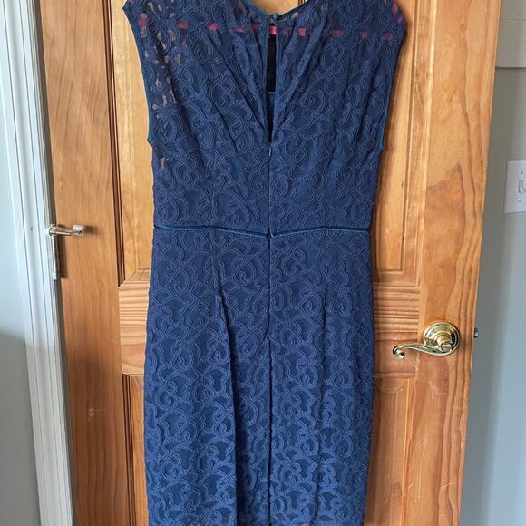 Adrianna‎ Papell Navy Blue Lace Overlay Dress Sleeveless Occasion Size 8 EUC - Picture 2 of 3